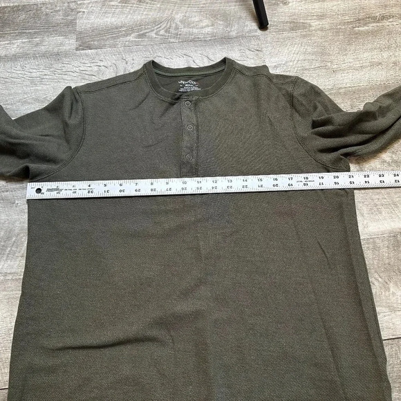 UNTUCKit Modal Blend Henley in Olive Green Size Men's Medium - Picture 3 of 5